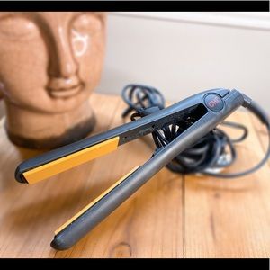 CHI hair straightener